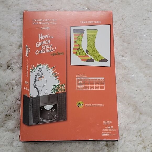 HOW THE GRINCH STOLE CHRISTMAS!  2 PAIRS OF CREW SOCKS - NEW IN PACKAGE - Picture 2 of 9